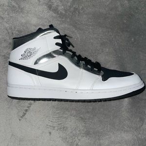 Jordan 1 Mid Alternate Thinking 16